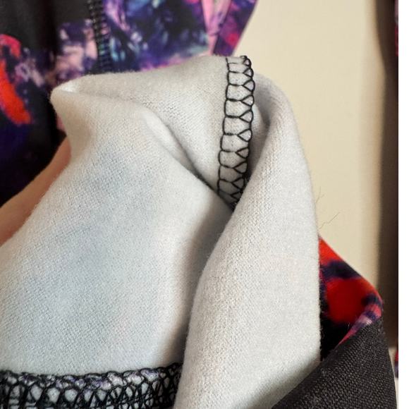 LuLaRoe Women's Small Capri Legging Activewear Colorful Moisture Wicking Comfort - Picture 6 of 6